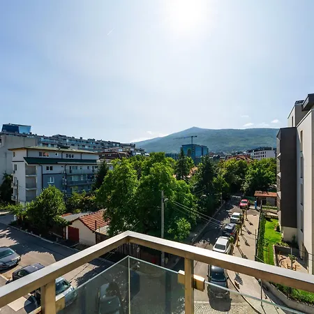 Vertigo Huge 2 Bedrooms Balcony Parking Apartment