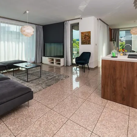 Apartment Vertigo Huge 2 Bedrooms Balcony Parking *