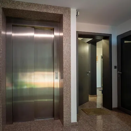 Vertigo Huge 2 Bedrooms Balcony Parking *