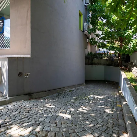Vertigo Huge 2 Bedrooms Balcony Parking Apartment *